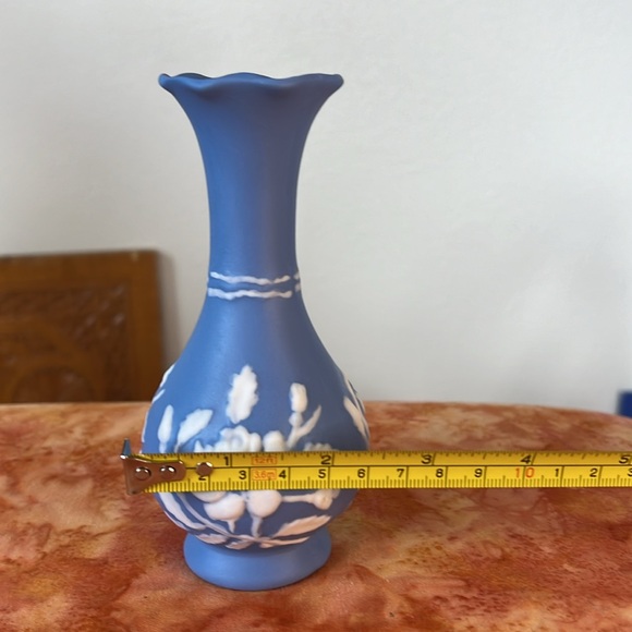 Handmade Blue and White Floral Small Vase - Picture 9 of 9